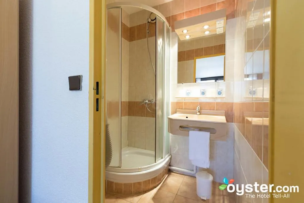 Hotel-Restaurant Isidore Nice Ouest 3*,  France